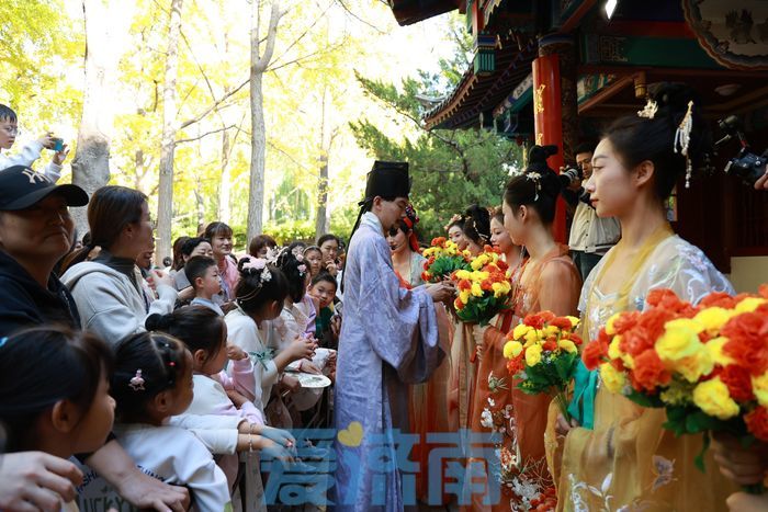 图集｜趵突泉“菊花仙子”古风巡游