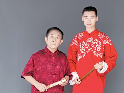 濟南街頭“戲法師”：隔空搬運、變活蛤蟆、生吞鐵球……古彩戲法魅力重現