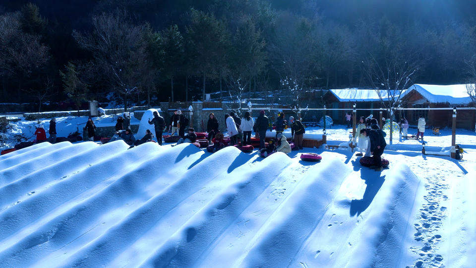 济南南山冰雪旅游季开启，九如山冰瀑节正式迎宾