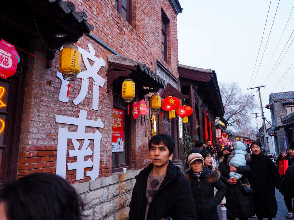 济南泉水街区：昔日藏在深闺，如今成打卡热点