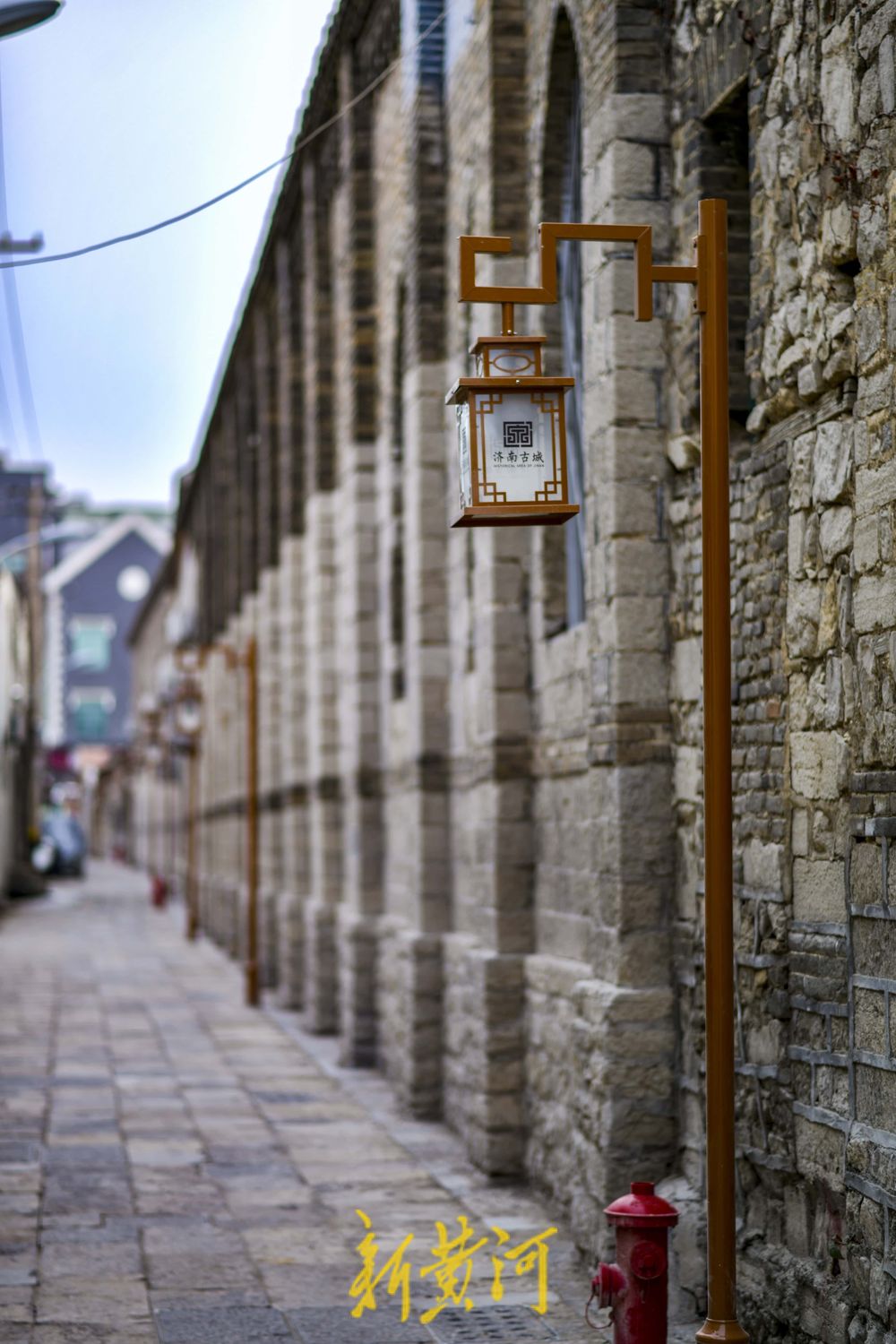 水泥路重铺石板路 老街巷重回旧时光