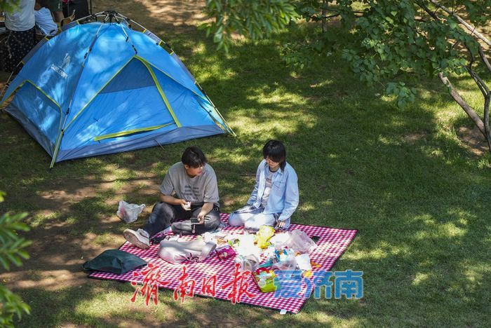 一年四季 泉在济南丨泉城公园迎露营热潮,市民乐享城市“慢时光”
