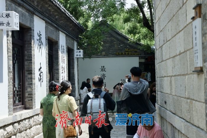 雨后百花洲畔引客来 泉城古韵共蓝天