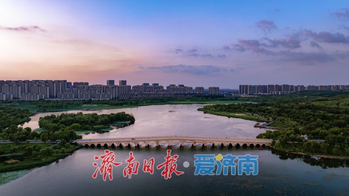 一年四季 泉在济南｜华山湖披上霞光盛装 ，演绎“湖光山色”醉美时刻