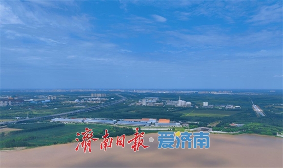 一年四季 泉在济南丨秋高气爽 雨后济南黄河岸畔碧空如洗