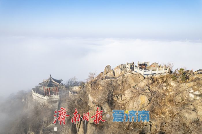 冬日华山迎来云海景观，缥缈景致引人入胜