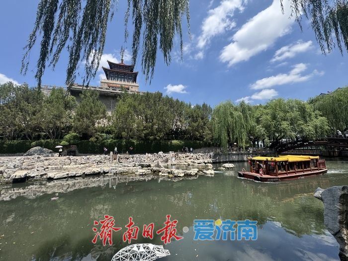 泛舟护城河畔 尽赏泉城夏日美景