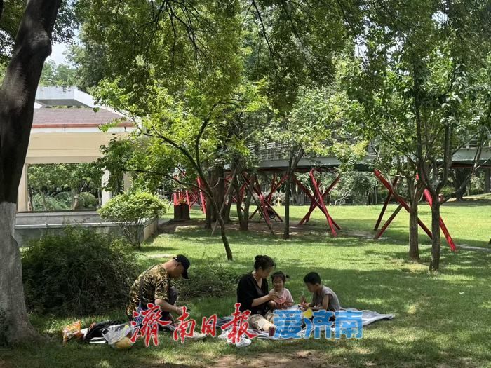 绿荫纳凉享惬意 泉城公园开启夏日欢乐时光