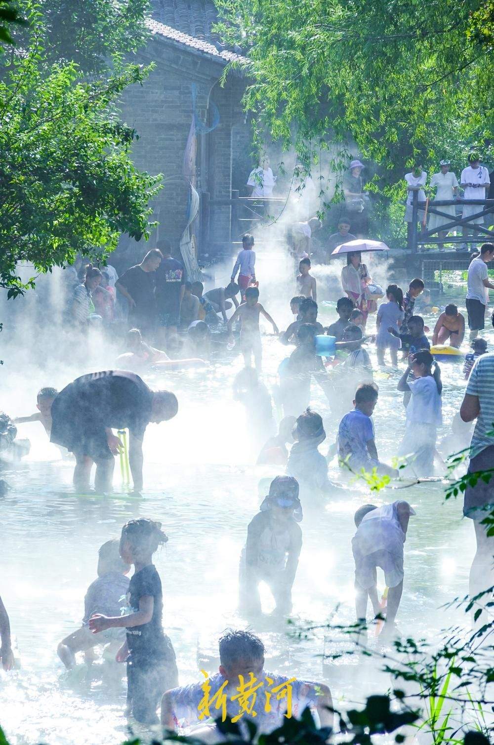 济南:泉水雾森送清凉 开启消暑“仙境模式”