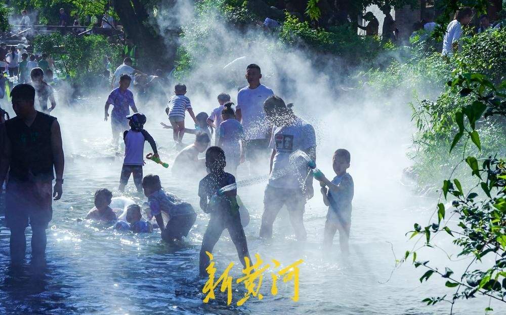 济南:泉水雾森送清凉 开启消暑“仙境模式”