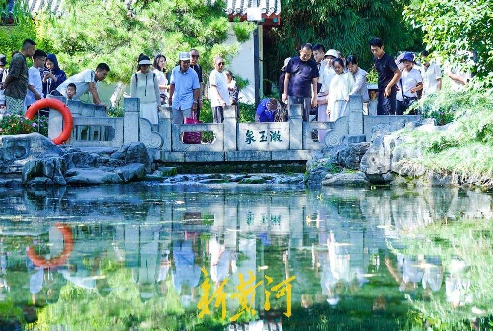 泉水汩汩迎秋客,济南趵突泉迎来错峰赏泉潮