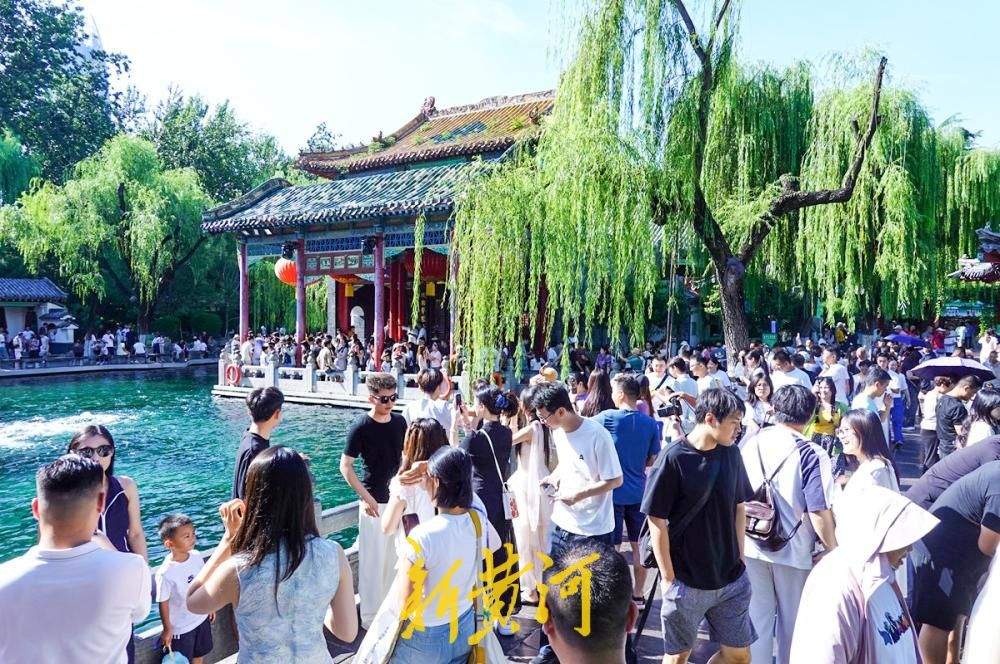 泉水汩汩迎秋客,济南趵突泉迎来错峰赏泉潮