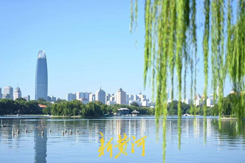 一年四季 泉在济南丨秋暖泉城，明湖晴空揽游人