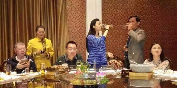 为什么范冰冰是女王，高圆圆却只是女神？一个合照姿势告诉你真相