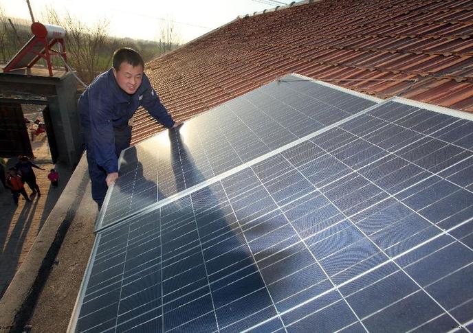 山东无棣农民自制太阳能发电装置