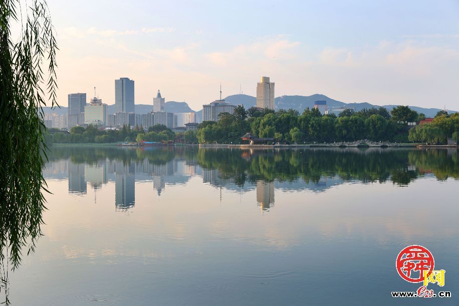 济南再现千古奇景“佛山倒影”